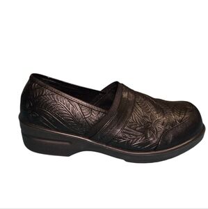 Black Embossed Women's clogs